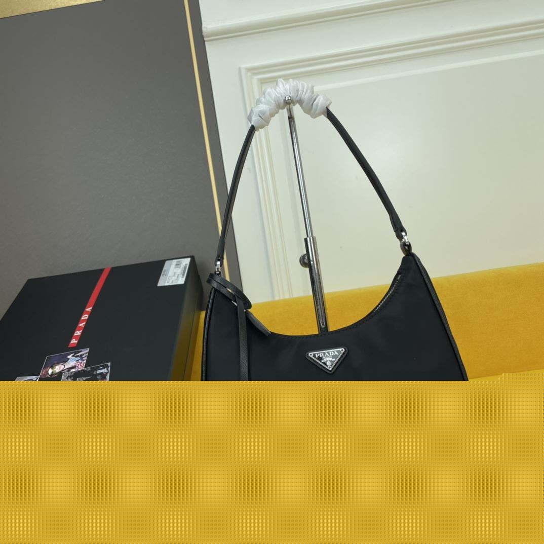 Pra*a top handle bags